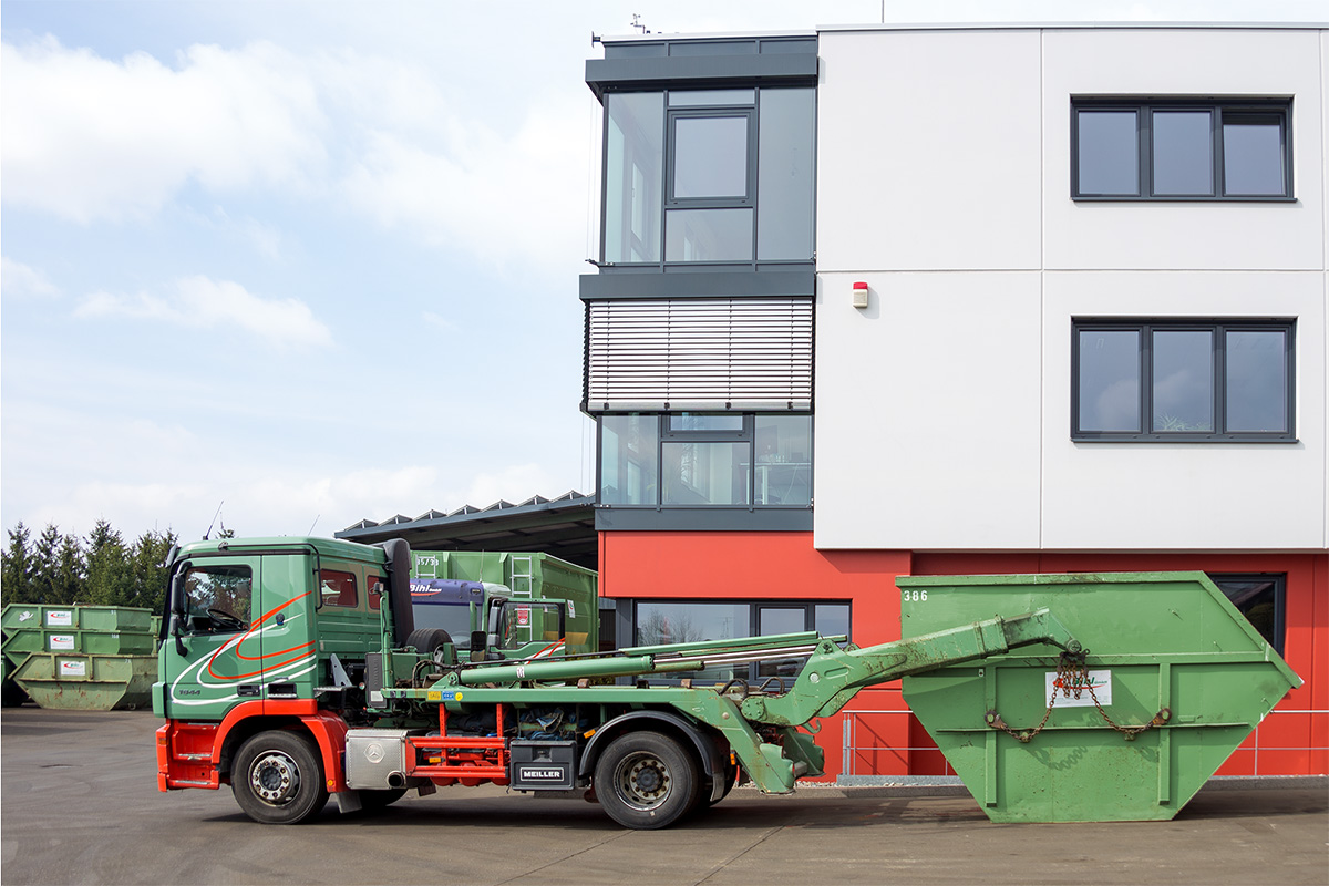 Platzbedarf LKW und Container